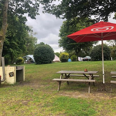 Camping Au Lac Du Drennec Glamping Tent Commana Esterno foto