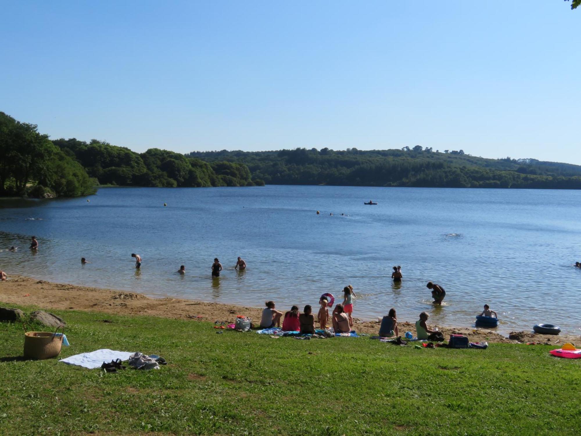Camping Au Lac Du Drennec Glamping Tent Commana Esterno foto