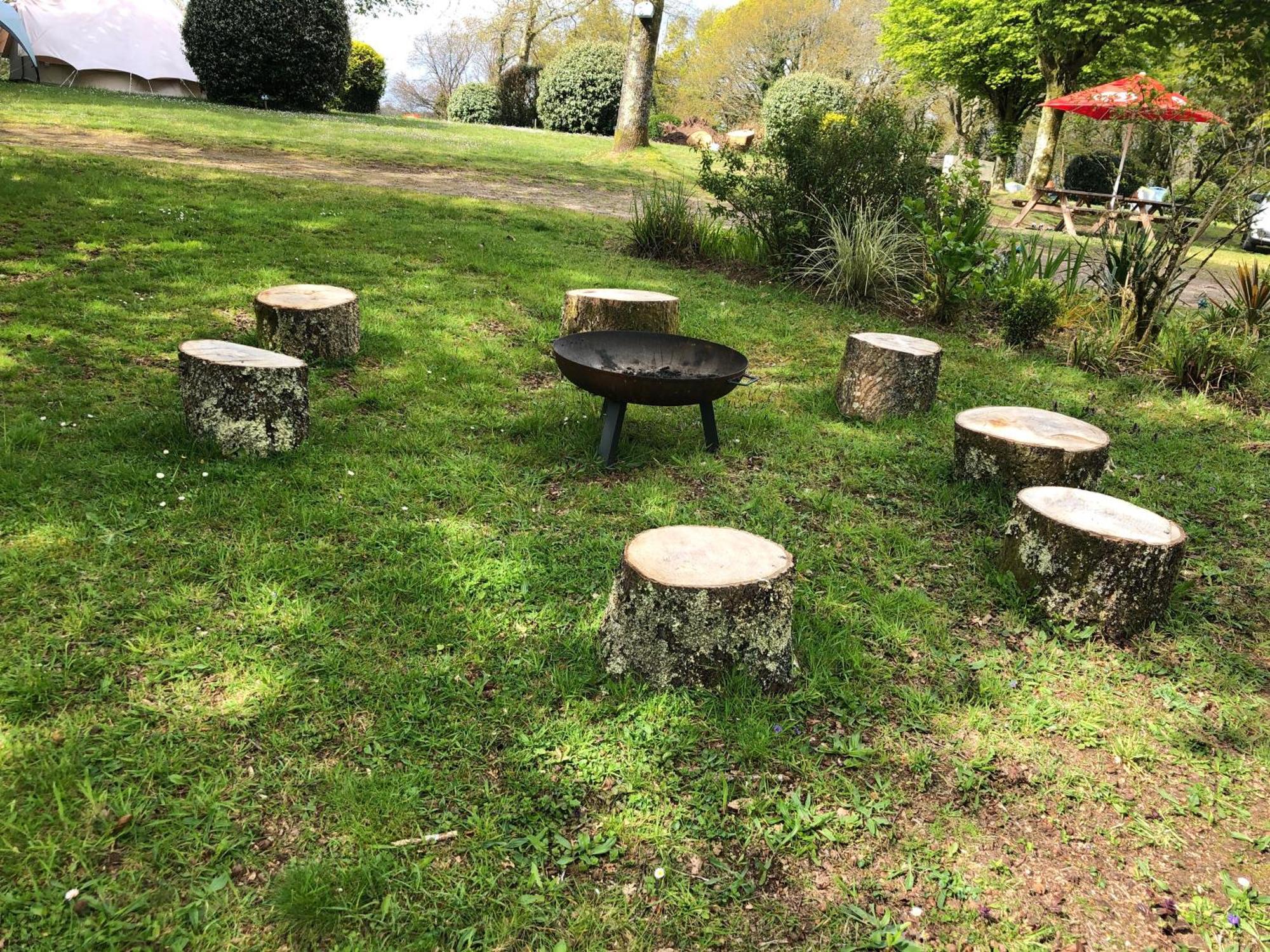 Camping Au Lac Du Drennec Glamping Tent Commana Esterno foto